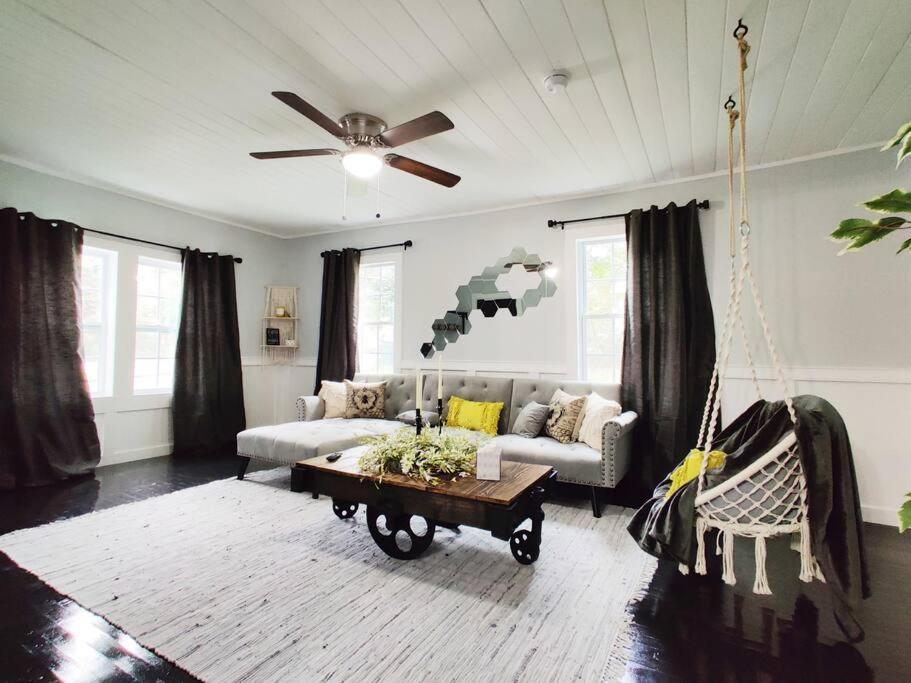 Honeycomb Gem, Beautifully Designed & Near Downtown Thomasville Bagian luar foto