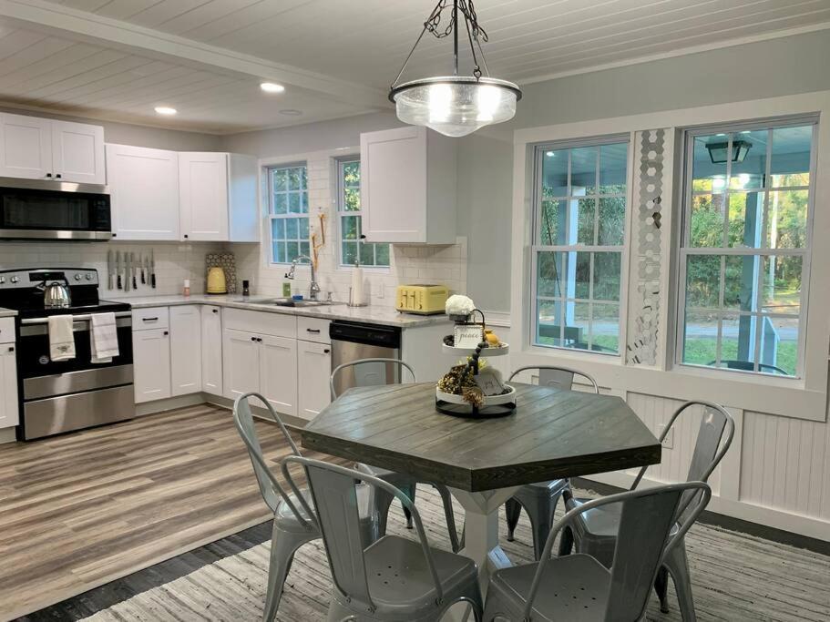 Honeycomb Gem, Beautifully Designed & Near Downtown Thomasville Bagian luar foto