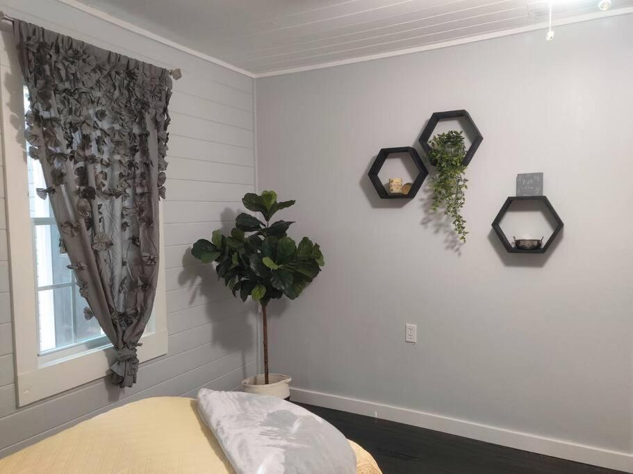 Honeycomb Gem, Beautifully Designed & Near Downtown Thomasville Bagian luar foto