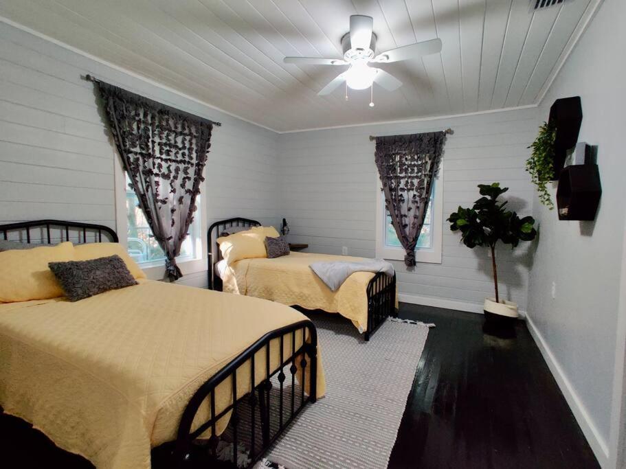 Honeycomb Gem, Beautifully Designed & Near Downtown Thomasville Bagian luar foto