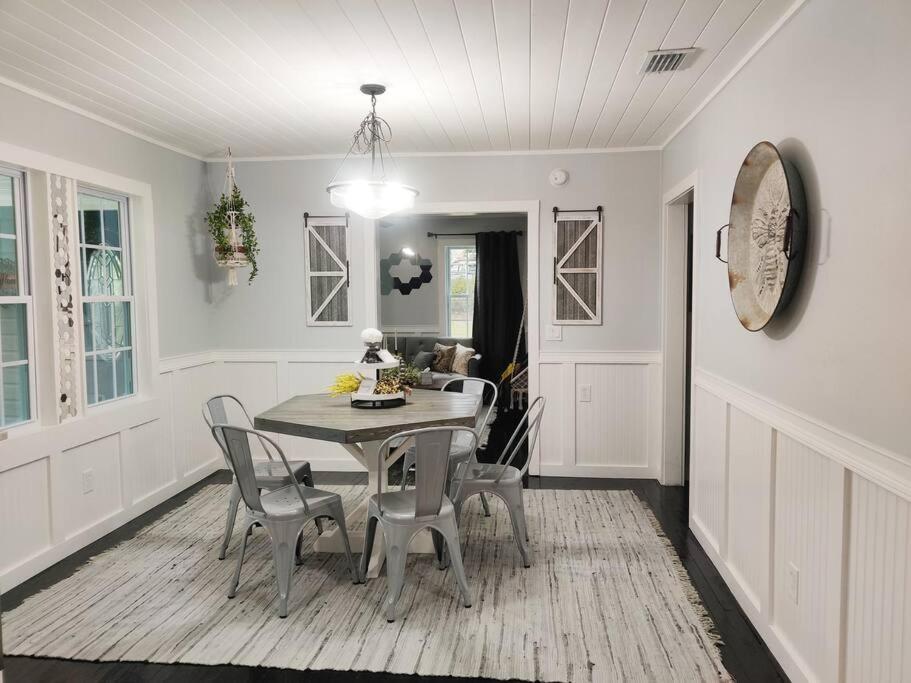 Honeycomb Gem, Beautifully Designed & Near Downtown Thomasville Bagian luar foto